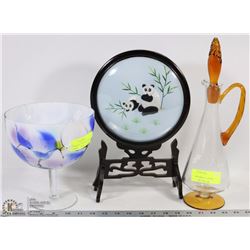 AMBER ART GLASS VASE W/ CHINESE PANDA DISPLAY &