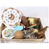 Image 1 : FLAT OF VINTAGE  HOME DECOR & COLLECTIBLES