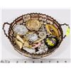 Image 1 : TRAY OF BROOCHES