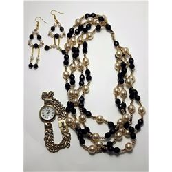 #8 - WOODEN KEEPSAKE BOX & CONTENTS