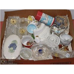 FLAT OF VARIOUS COLLECTIBLE TRINKETS INCL PERFUME