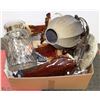 Image 1 : LARGE BOX OF DECORATIVE ITEMS