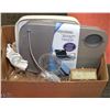 Image 1 : BOX WITH ASSORTED HOUSEHOLD INCL DECANTERS,
