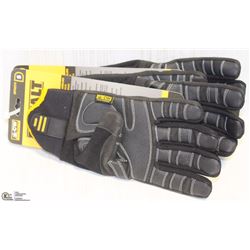 2 PAIRS OF DEWALT SIZE: SMALL COLD-WEATHER