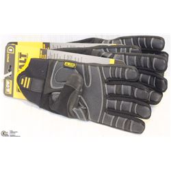 2 PAIRS OF DEWALT SIZE: SMALL COLD-WEATHER
