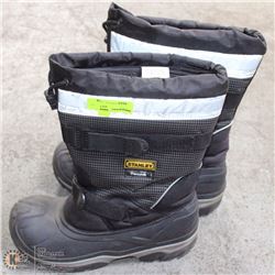 SIZE: 11 STANELY INSULATED WINTER BOOTS W/