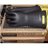 Image 1 : LOT OF 4 PAIRS SALISBURY LINEMAN GLOVES CLASS 2