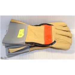 3 PAIRS OF AKKA LEATHER GAUNTLETS