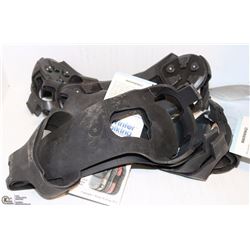 2 PAIRS OF SIZE MEDIUM ALTRAGRIPS LITE -AS THEY