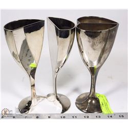 SET OF HEART SHAPED GOBLETS (2 MAKES HEART SHAPE)