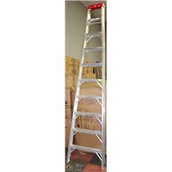 ALUMINUM 10' LADDER