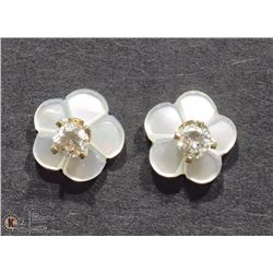 29) 14K W.GOLD DIAMOND EARRINGS W/MOTHER OF PEARL