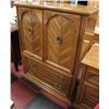 Image 2 : SOLID WOOD 3 PC BEDROOM FURNITURE SET WITH CEDAR