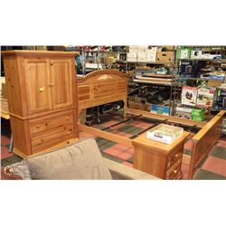 BROYHILL FONTANA PINE 3PCQUEEN BEDROOM SUITE