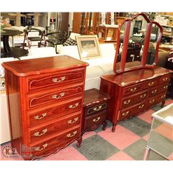 5PC BEDROOM SUITE INCL . DRESSER WITH MIRROR,