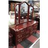 Image 4 : 5PC BEDROOM SUITE INCL . DRESSER WITH MIRROR,