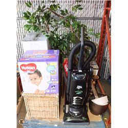 PALLET OF HOUSEHOLD ITEMS IS