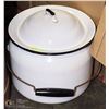 Image 1 : VINTAGE ENAMEL COOKING POT