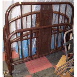 2 PAIRS OF VINTAGE METAL HEAD AND FOOTBOARD COMBOS