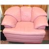 Image 1 : PINK LEATHERETTETTE CHAIR