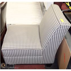 SHOWHOME FABRIC ACCENT CHAIR