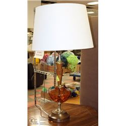 VINTAGE AMBER GLASS TABLE LAMP
