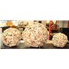 Image 1 : 3 LARGE DECORATIVE SHOWHOME BALLS