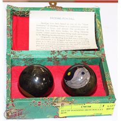 SET OF BAODING IRON BALLS IN BOX
