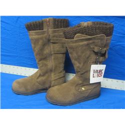 New Mukluks winter boots