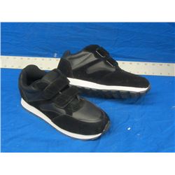 New runners size 7 black