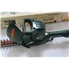 Image 2 : BLACK AND DECKER ELECTRIC HEDGE TRIMMER IN BOX