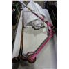 Image 1 : SCOOTER GOLF CLUBS AND TARP