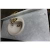 Image 1 : PORCELAIN SINK WITH COUNTER TOP