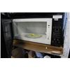 Image 2 : BLACK WHIRLPOOL OVER RANGE COMBO MICROWAVE AND FAN