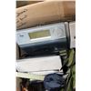 Image 2 : BOX OF HOUSEHOLD GOODS