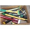 Image 2 : BOX OF SCRAPERS