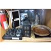 Image 1 : SHELF LOT OF COLLECTIBLES