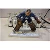 Image 1 : LOT OF SPORTS CARDS NHL LAMP AND COLLECTIBLES
