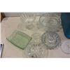 Image 2 : TOTE OF CRYSTAL AND GLASSWARE
