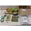 Image 1 : LOT OF BOWLS AND PLATES AND SUSHI SETS