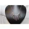 Image 1 : MODERN SILVER NECKLACE ON STAND