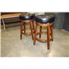 Image 2 : PAIR OF NEW HOME ELEGANCE MODERN COUNTER HEIGHT LEATHER TOP SWIVEL BAR STOOLS