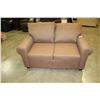 Image 1 : NEW HOME ELEGANCE MODDERN BROWN FABRIC PILLOW BACK LOVESEAT RETAIL $899