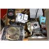 Image 1 : TRAY OF VINTAGE CAMERA AND ELECTRONICS