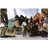 Image 1 : TOTE OF COLLECTIBLES AND SUN GLASSES