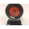 Image 2 : GORDIE HOWE AUTOGRAPHED DETROIT RED WINGS NHL HOCKEY PUCK W/ UPPER DECK COA (OFFICIAL GAME PUCK)