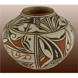 A. Peynetsa Zuni Pot