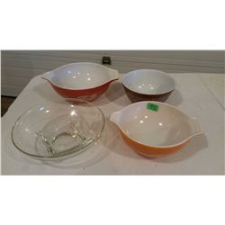 Pyrex Mixing Bowls (3) W/ 1 Clear Bowl