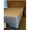Image 6 : 4 Piece Queen Size Bedroom Set W/ Boxspring And Mattress