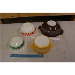 Variety of Pyrex Bowls